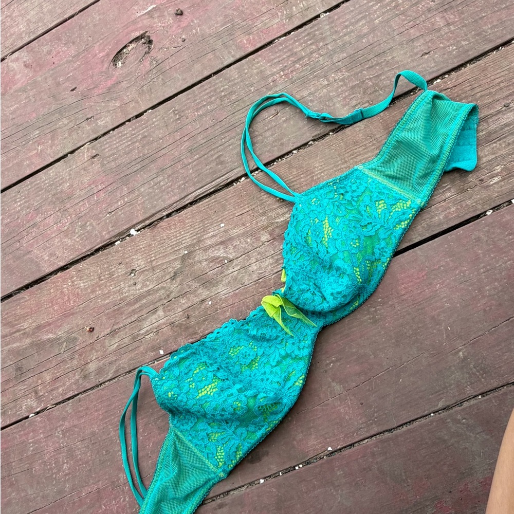 Teal Lace Underwire Bra with Lime Accent